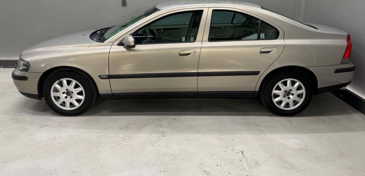 Volvo S60 2.4 Manuell 2001, bild 2/10