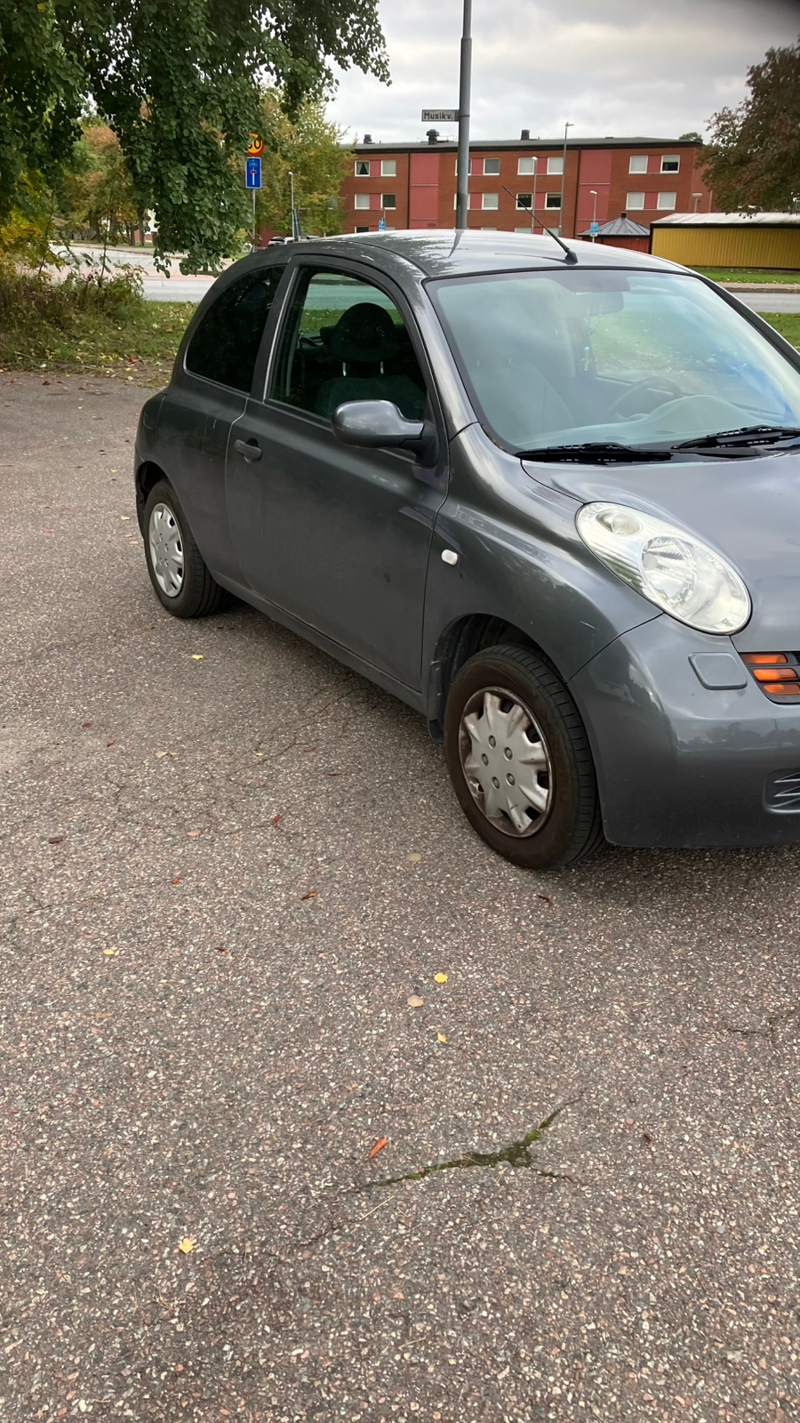 Nissan Micra 3-dörrar 1.2 Manuell 2004, bild 3/5