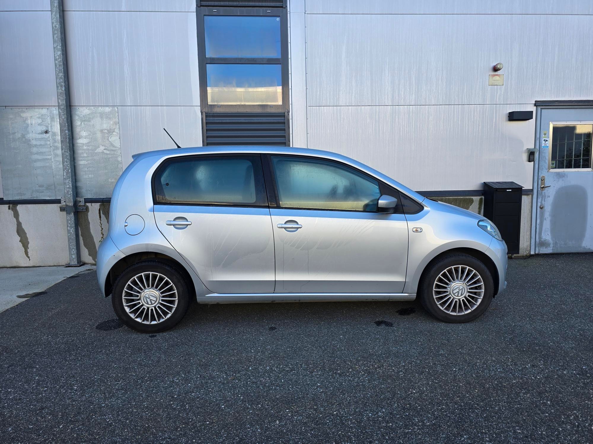 Volkswagen UP! 5-dörrar 1.0 MPI Manuell 2014, bild 2/4