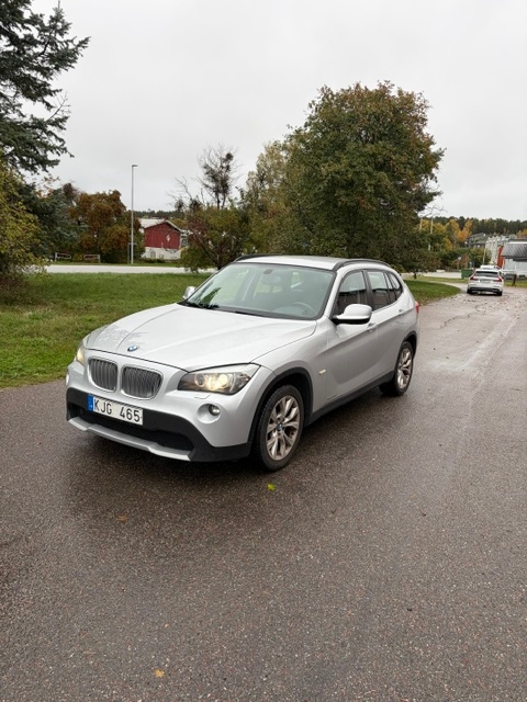 BMW X1 2010, bild 2/10