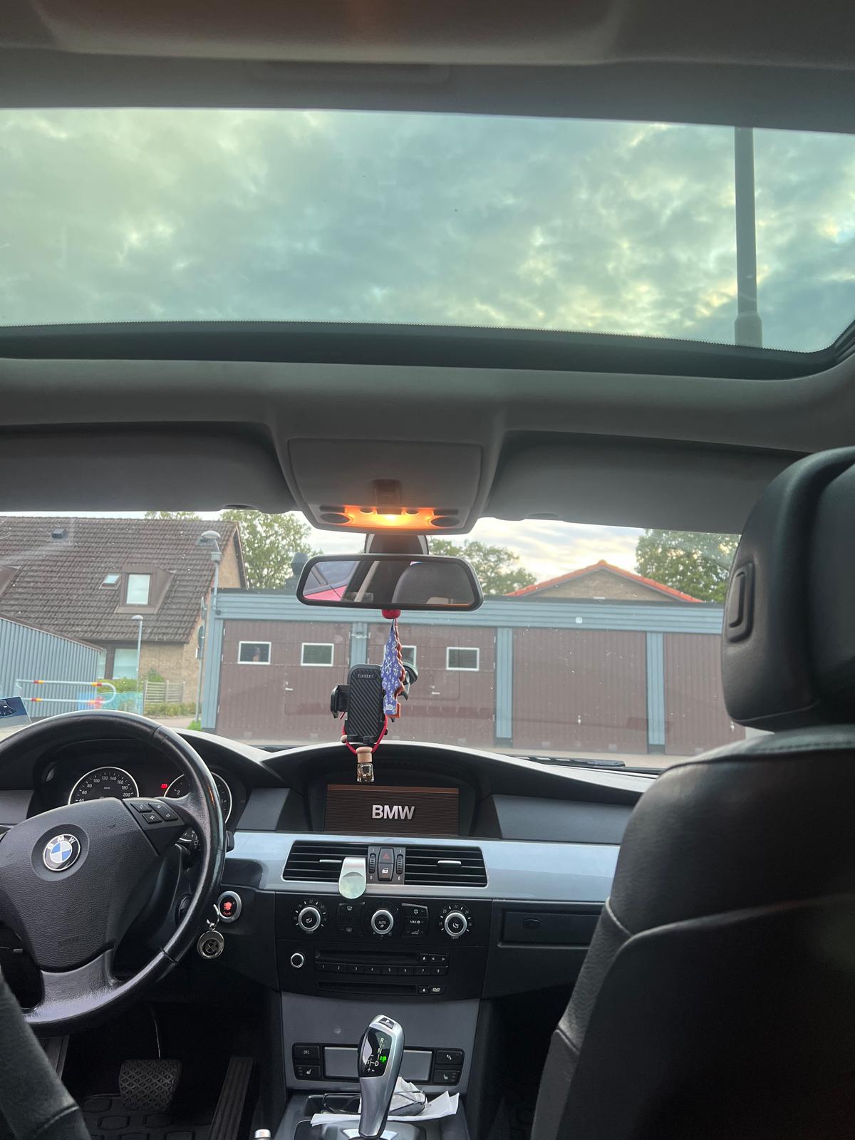BMW 525i 2009, bild 4/6