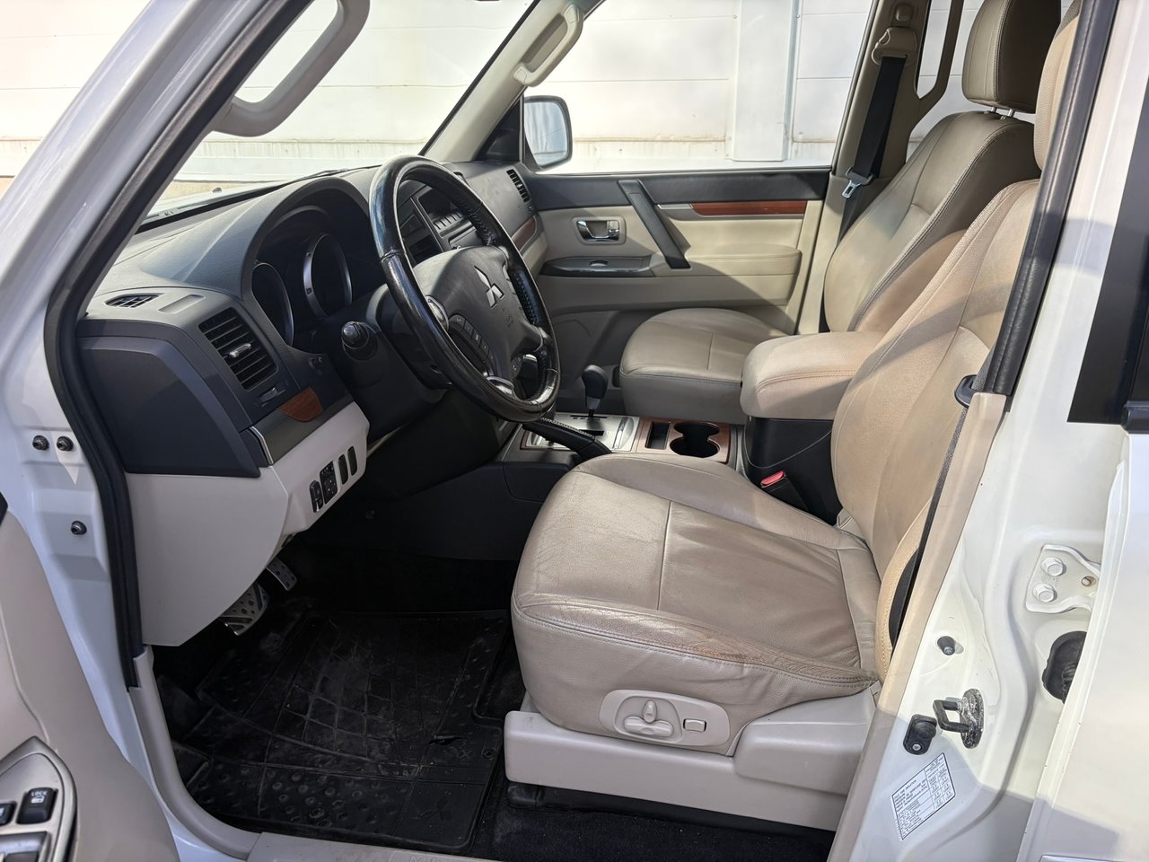 Mitsubishi Pajero 3.2 DI-D 2014, bild 7/10