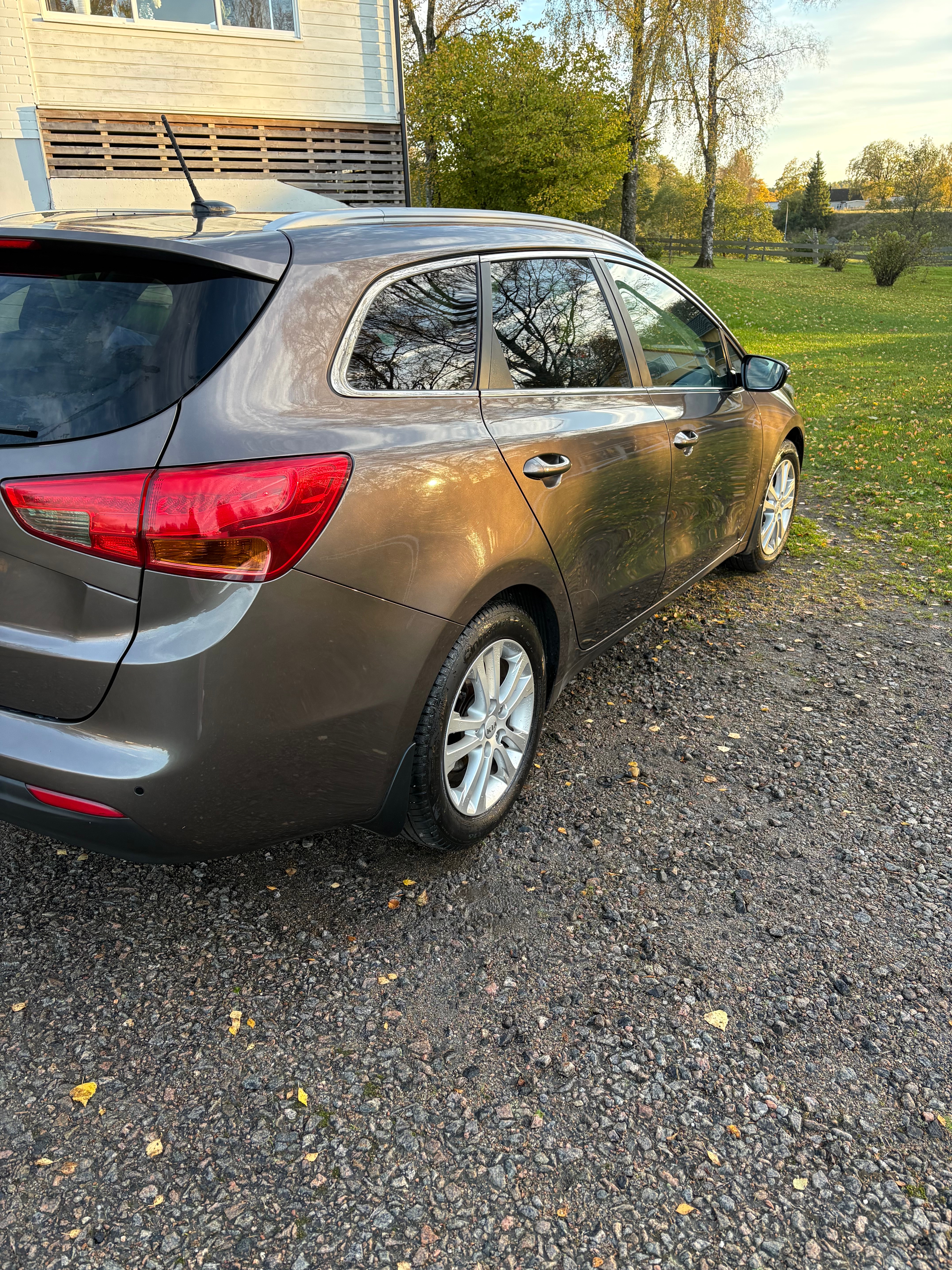 Kia Ceed _sw 1.6 GDI Manuell 2015, bild 3/5