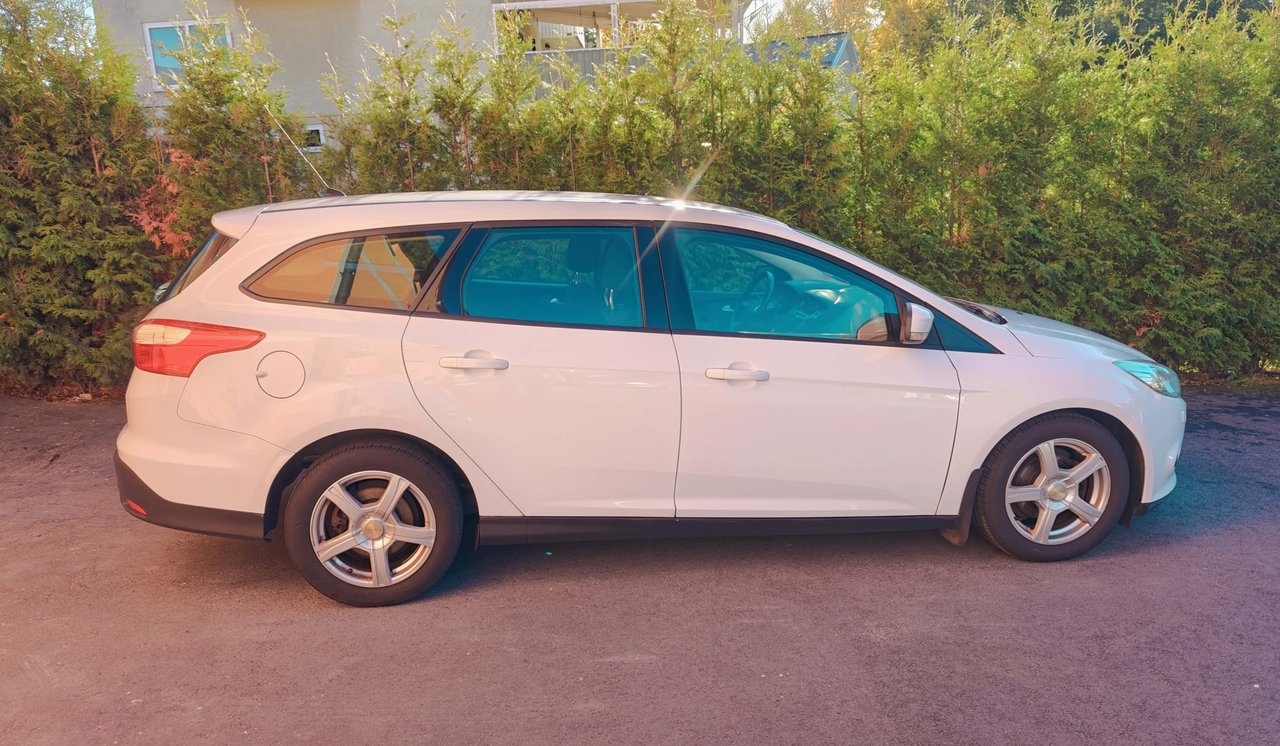 Ford Focus 1.6 TDCi Trend 2015, bild 2/10