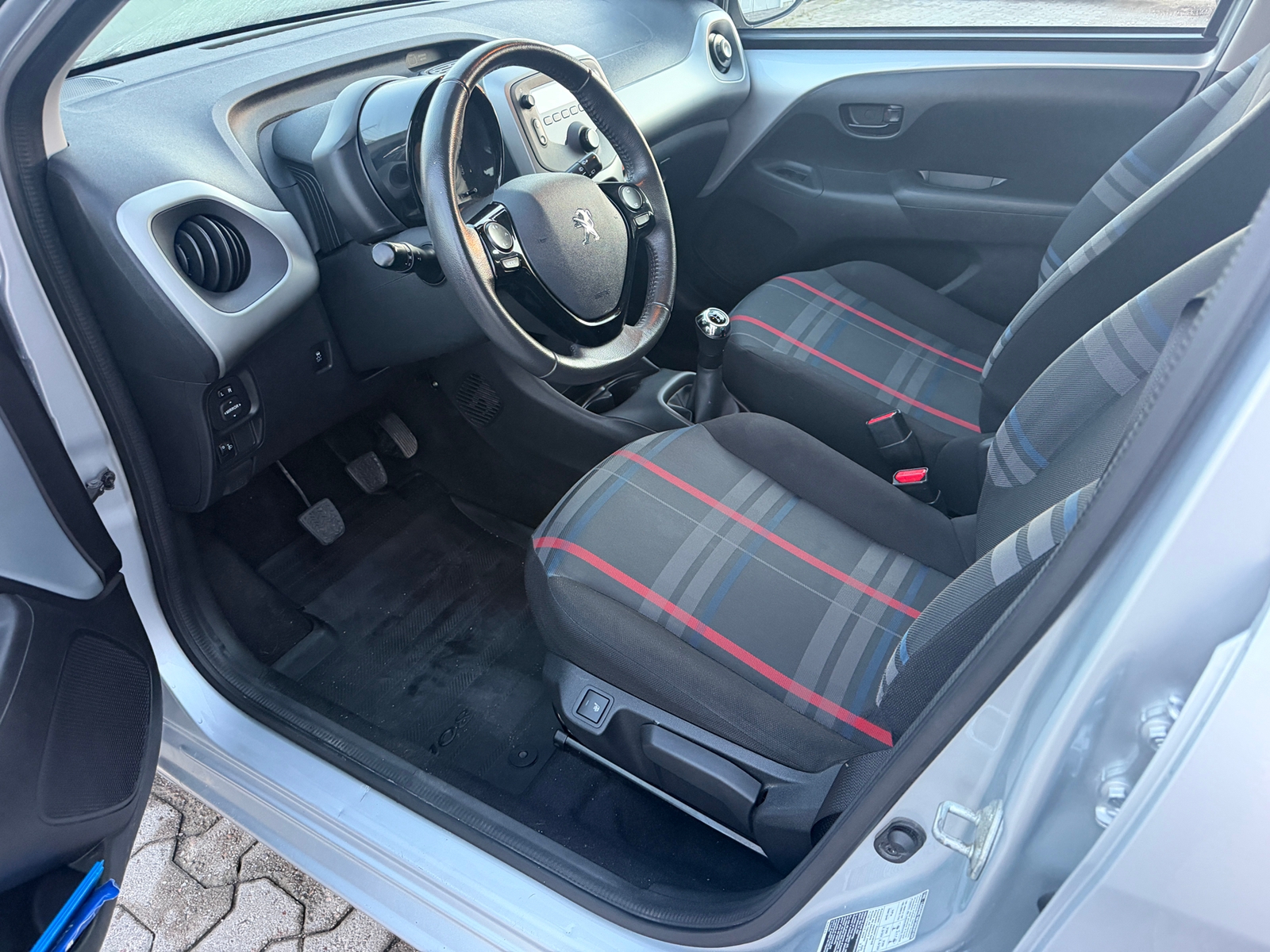 Peugeot 108 5-dörrar 1.0 VTi Manuell 2014, bild 5/6