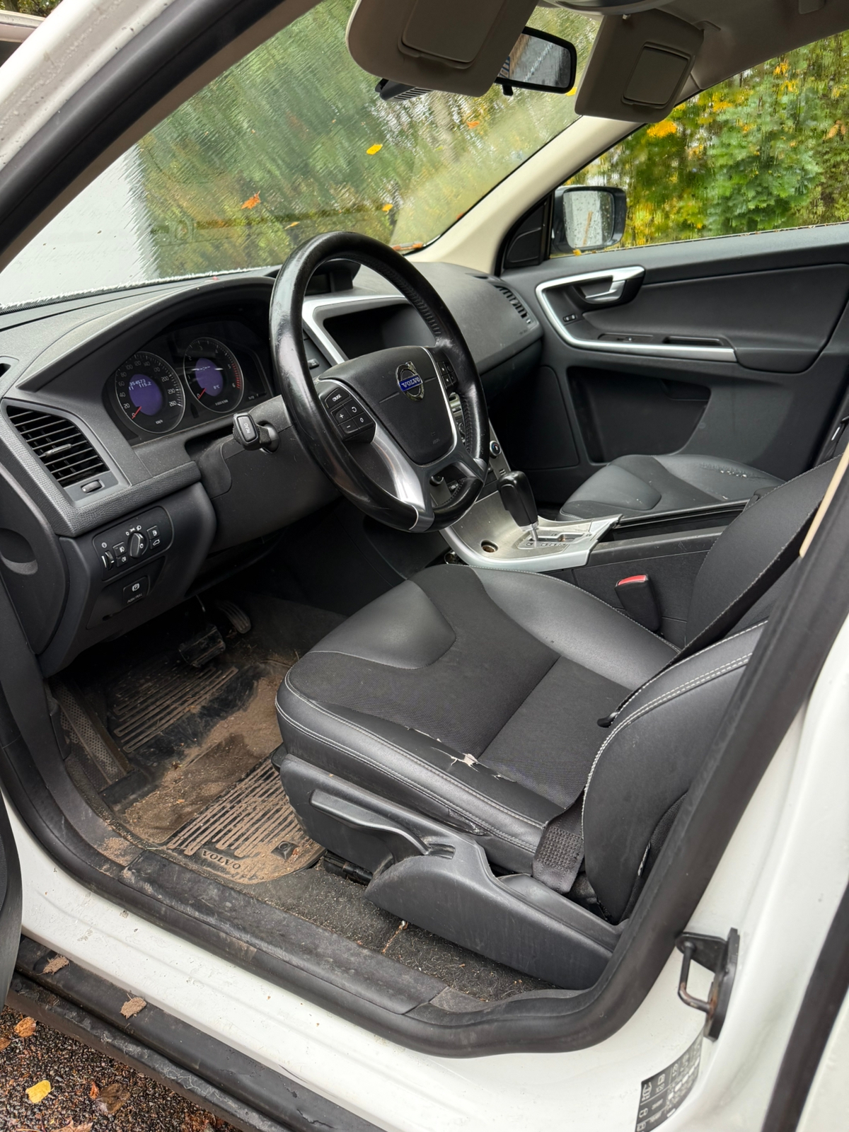 Volvo XC60 2.4D AWD Geartronic 2010, bild 3/3