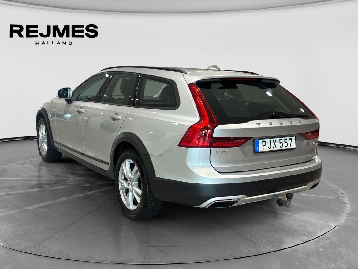 Volvo V90 Cross Country D4 AWD Business 2018, bild 2/10