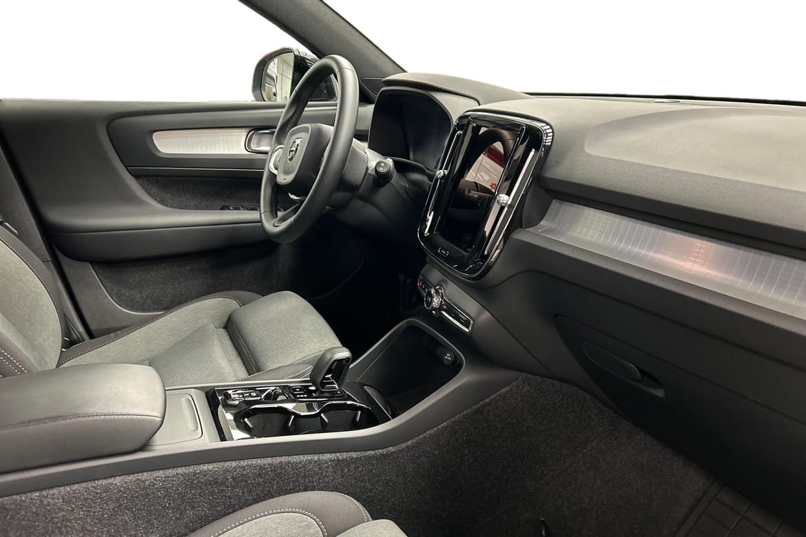 Volvo XC40 B3 FWD Bensin Plus Dark 2025, bild 7/10