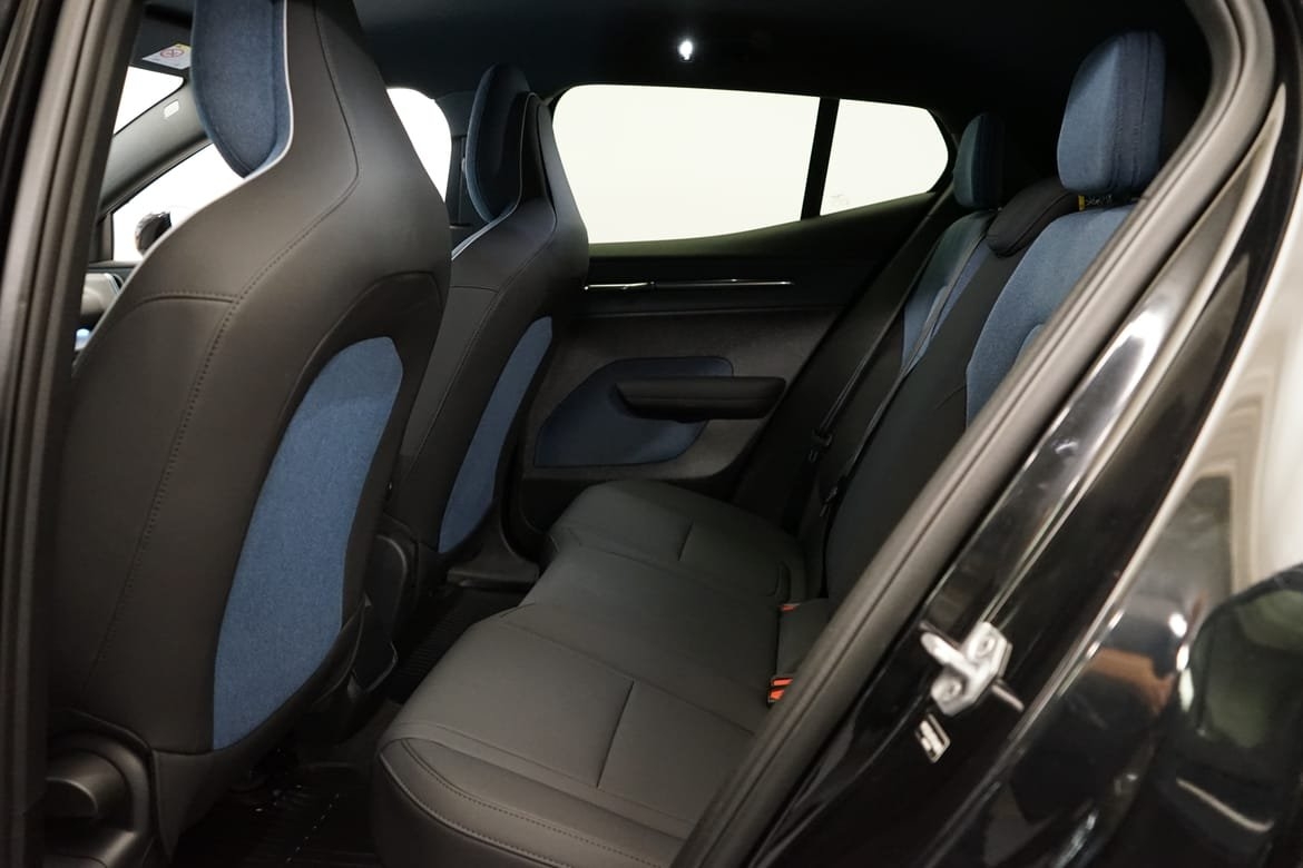 Volvo EX30 Extended Range Plus 2026, bild 7/10
