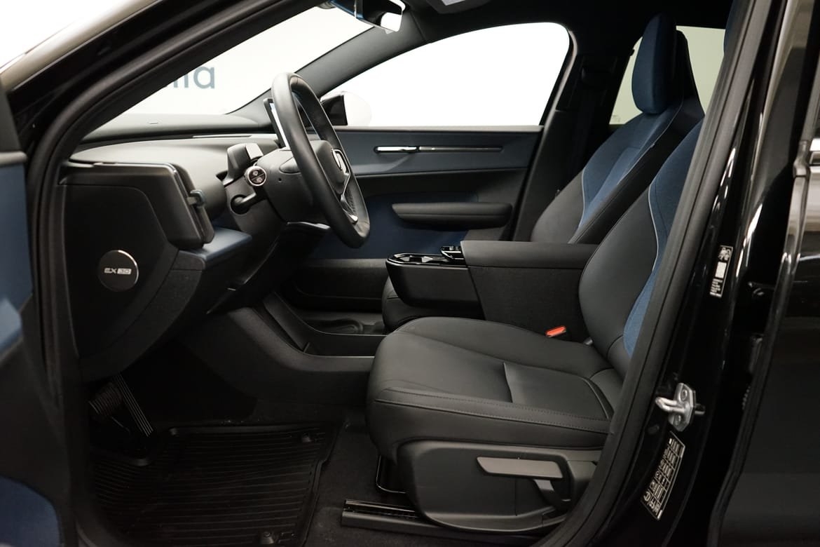 Volvo EX30 Extended Range Plus 2026, bild 5/10