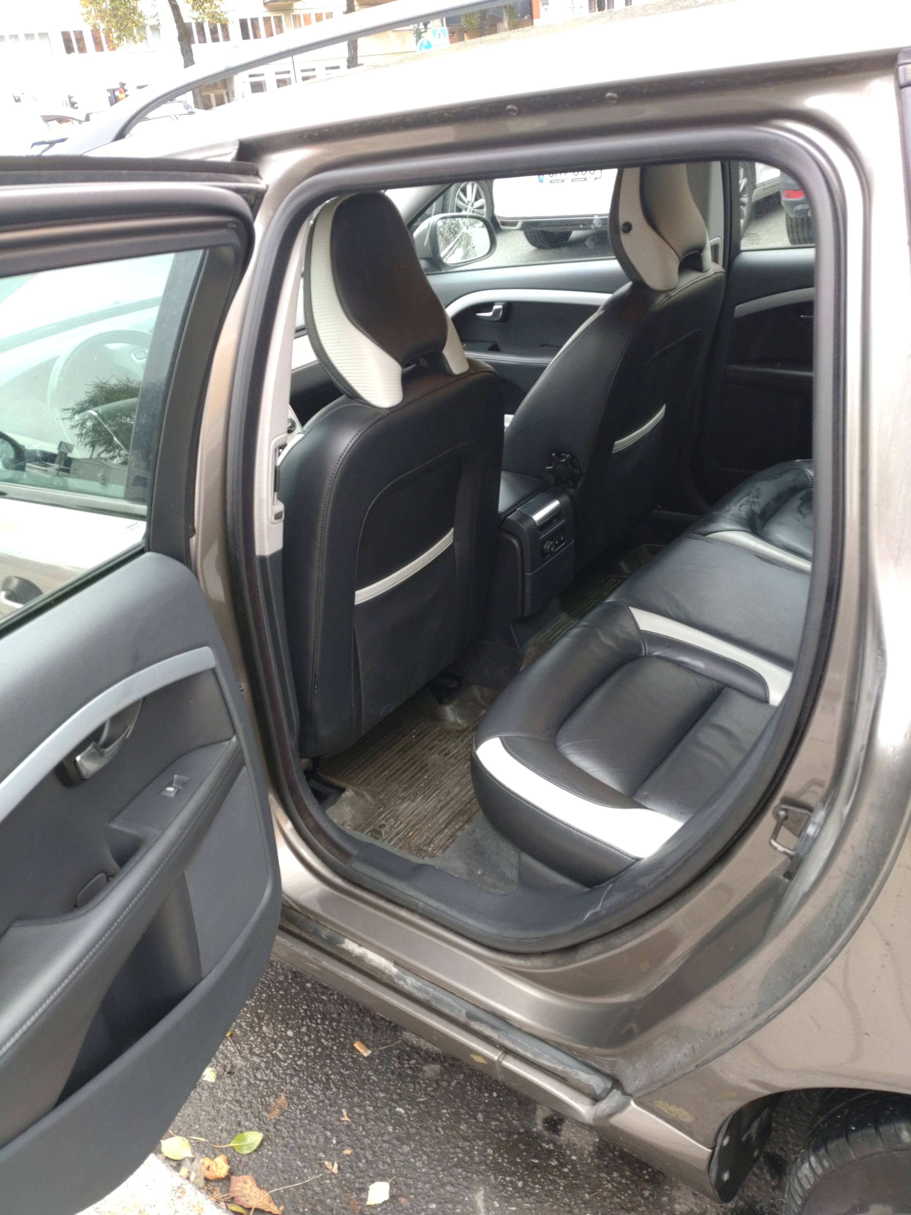 Volvo V70 T4 Momentum R Design 2012, bild 5/7
