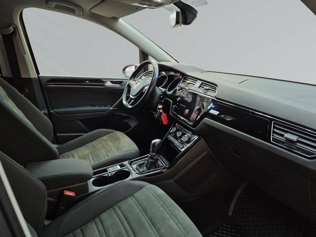 Volkswagen Touran 1.8 TSI R-Line 2018, kuva 6/9