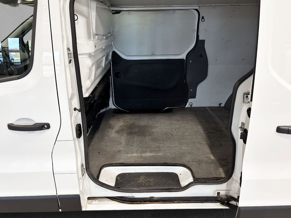 Renault Trafic dCi 125 2017, kuva 6/7