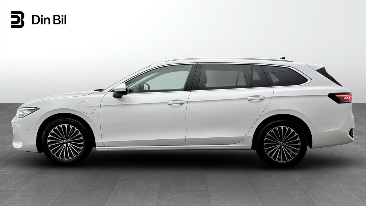 Volkswagen Passat Elegance 2025, bild 2/10