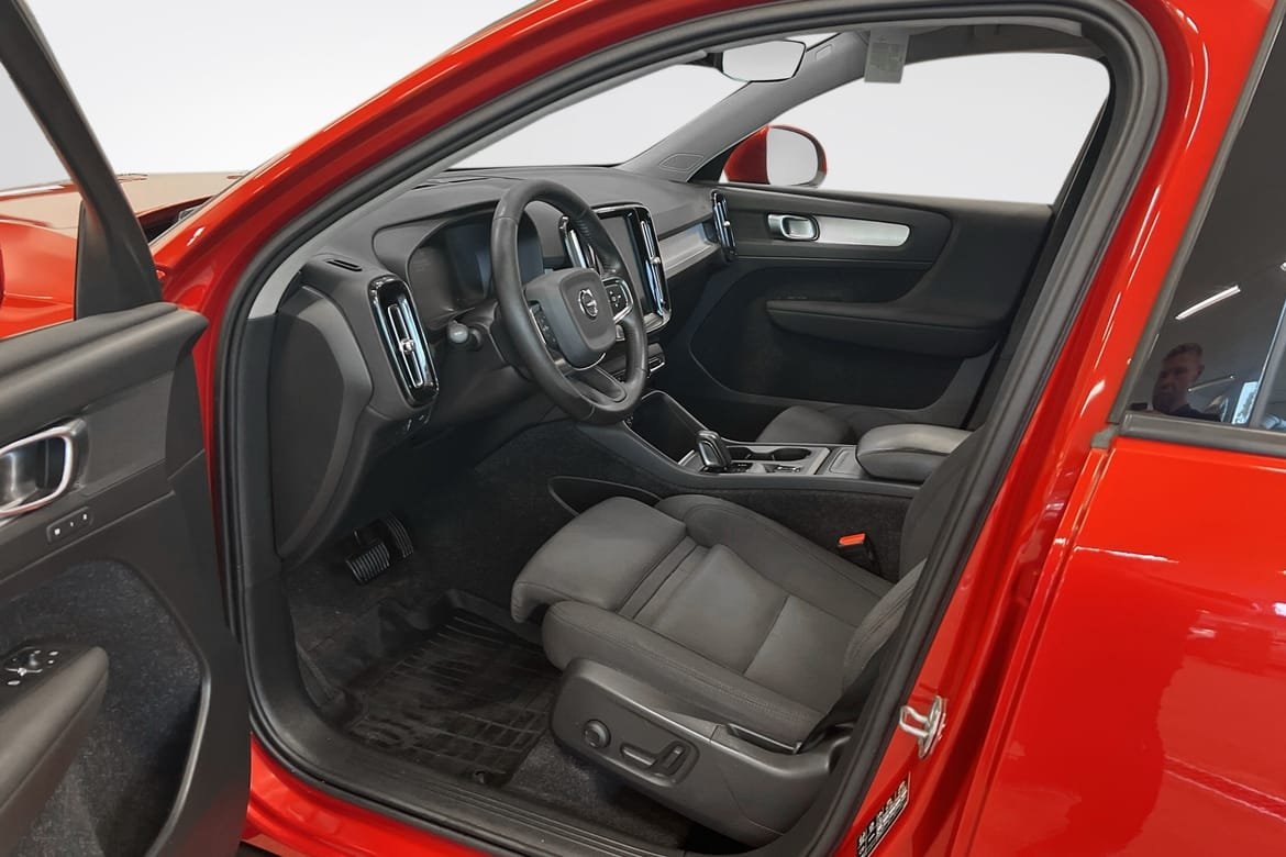 Volvo XC40 D3 Momentum Advanced 2021, kuva 6/10