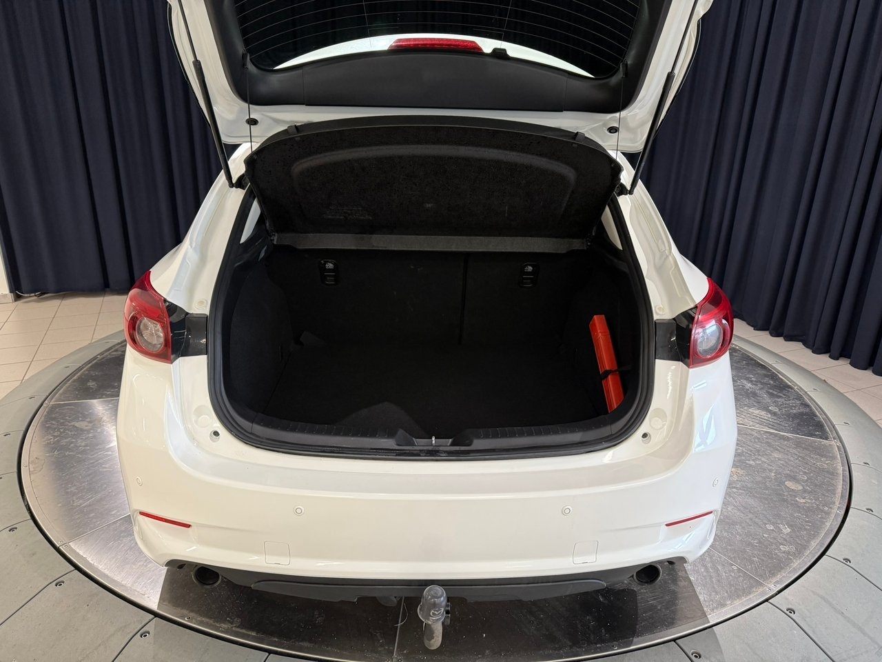 Mazda 3 SKYACTIV-G 120 2018, kuva 9/10