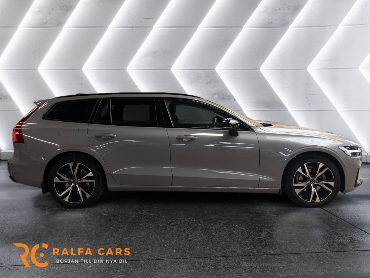 Volvo V60 B4 Plus Dark 2024, kuva 5/10