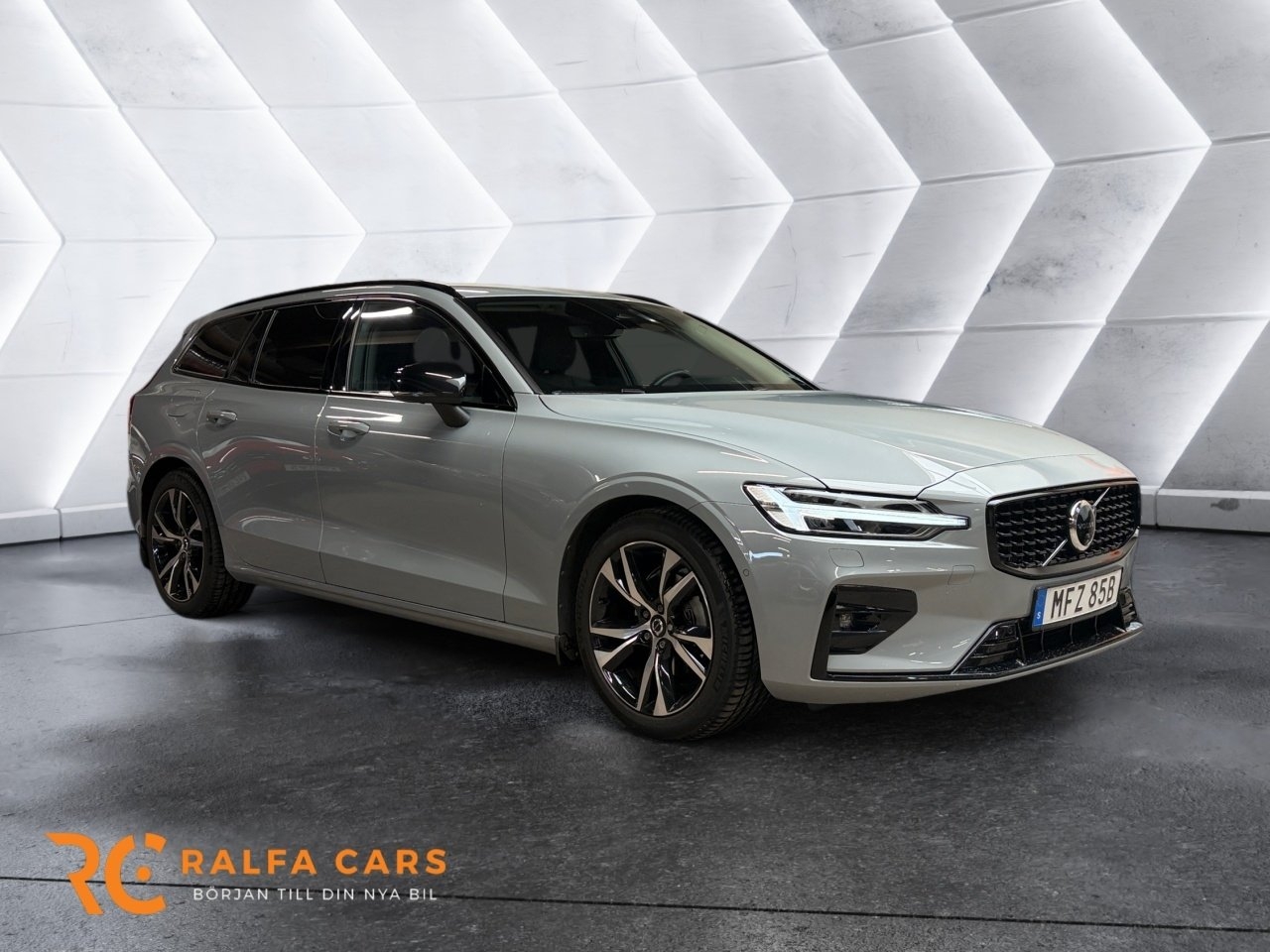Volvo V60 B4 Plus Dark 2024, kuva 4/10