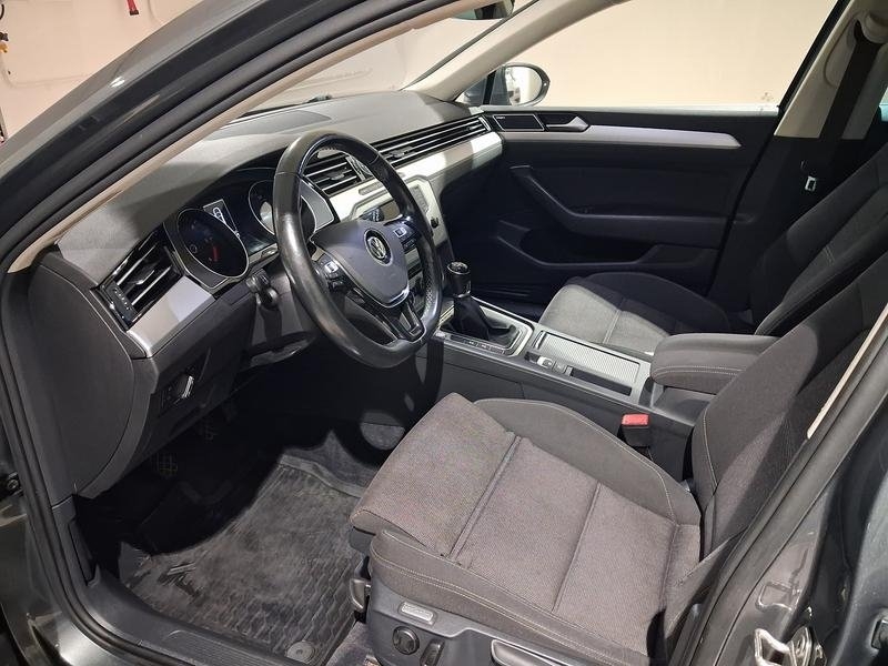 Volkswagen Passat 2.0 TDI SCR 2016, photo 2/6
