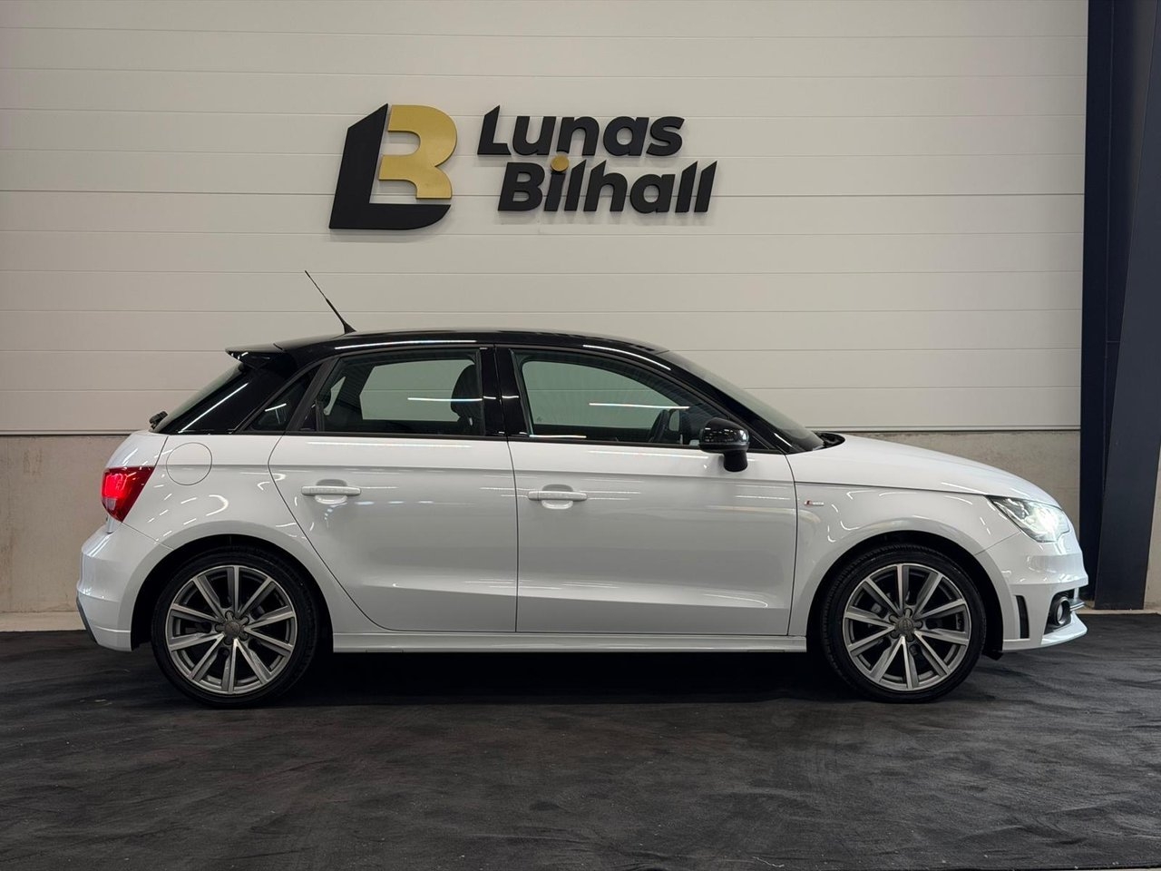 Audi A1 1.6 TDI Proline 2014, bild 6/10