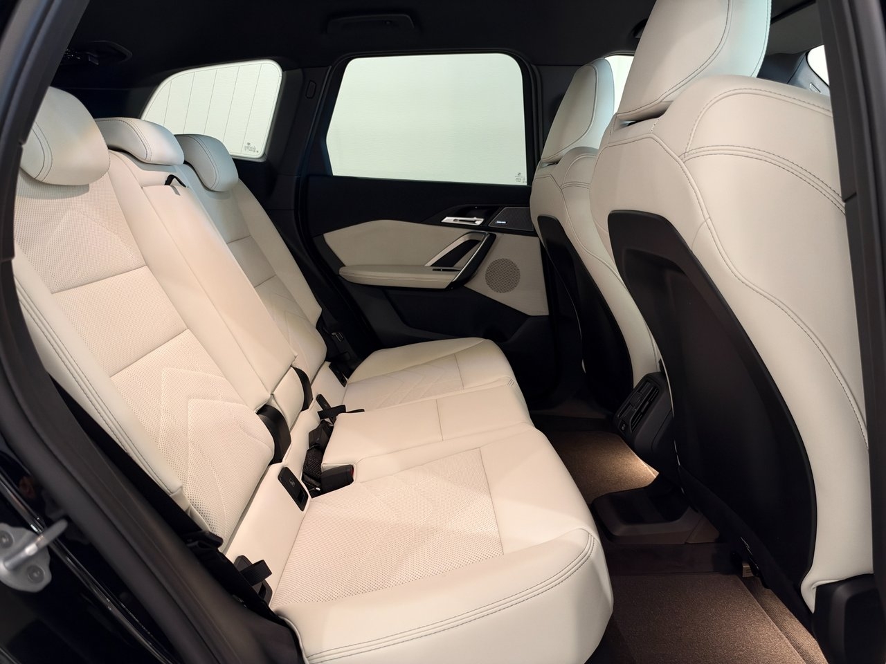 BMW iX1 20 M Sport 2027, bild 6/10