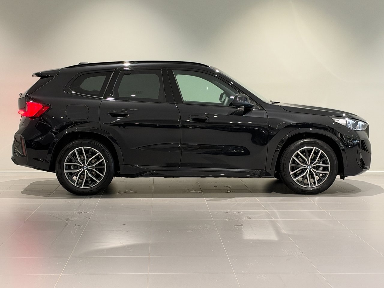 BMW iX1 20 M Sport 2027, bild 3/10