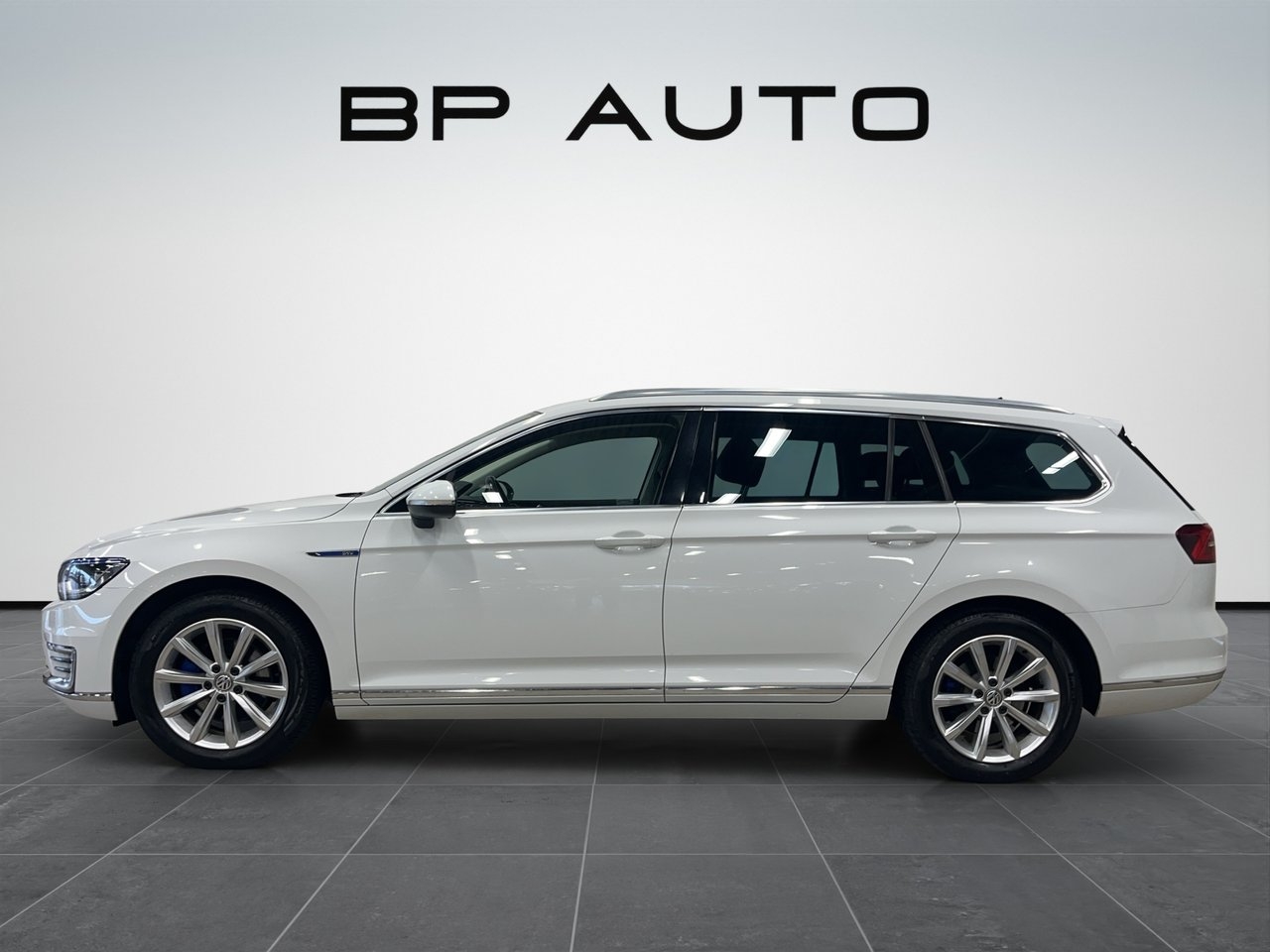 Volkswagen Passat GTE 2017, bild 2/10