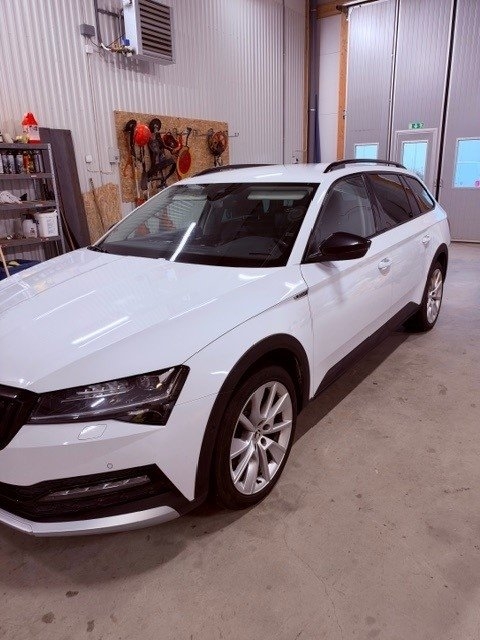 Skoda Superb Scout 2.0 TDI 2024, bild 2/10