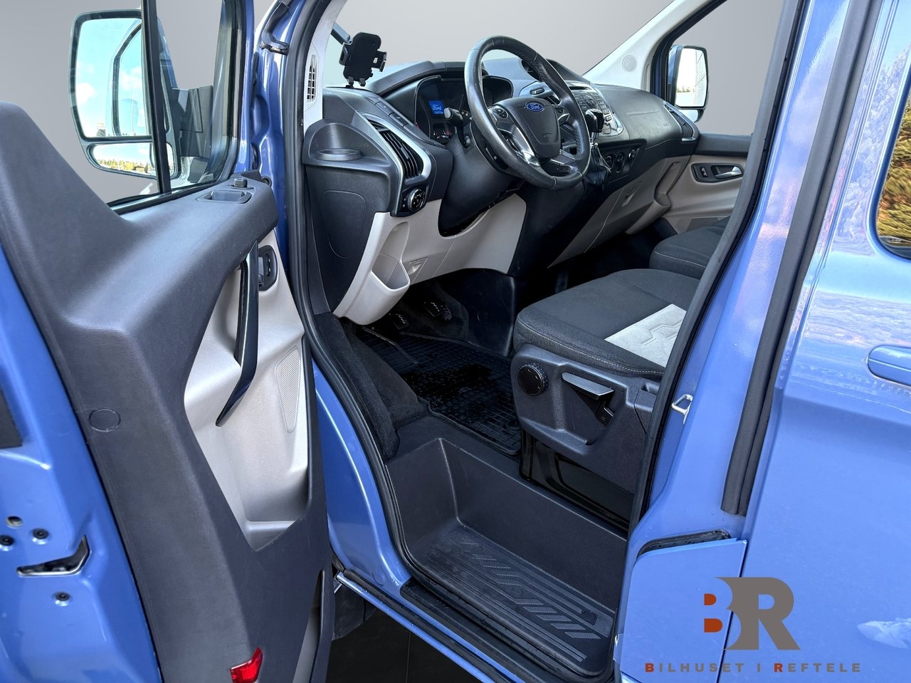 Ford Tourneo Custom 300 2.2 TDCi 2015, kuva 7/10