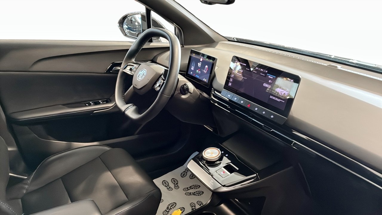 MG MG4 Electric Luxury 2023, photo 4/10