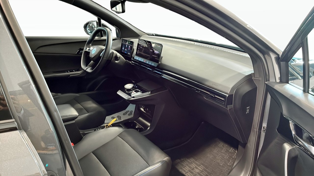 MG MG4 Electric Luxury 2023, photo 3/10