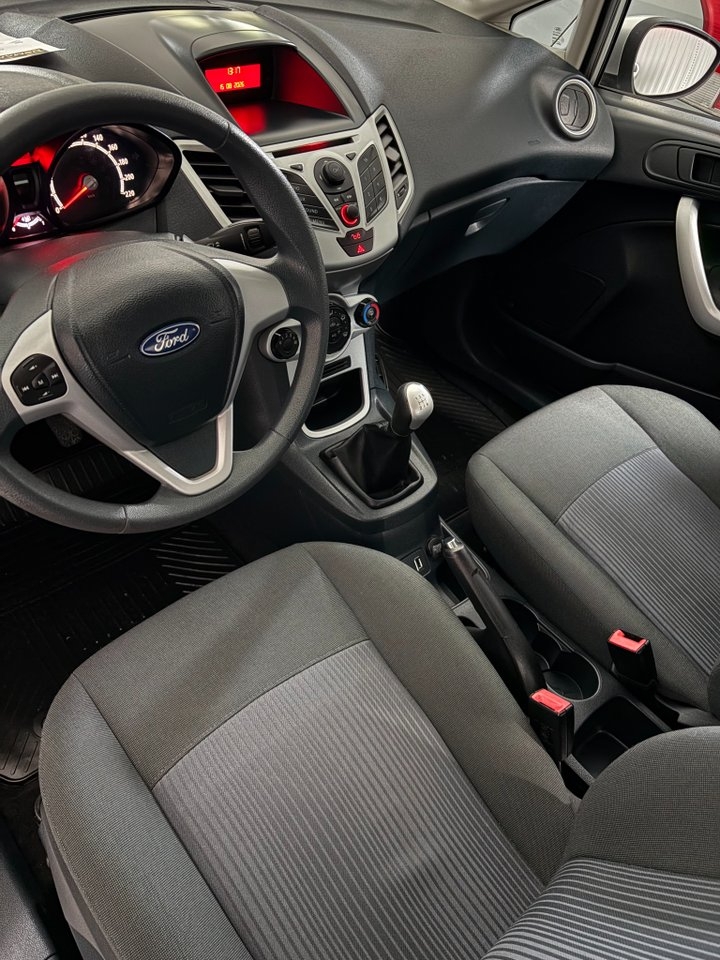 Ford Fiesta Trend 2012, bild 2/3