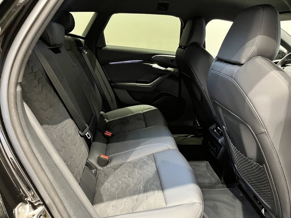 Audi A6 e-tron S line 2025, photo 7/10