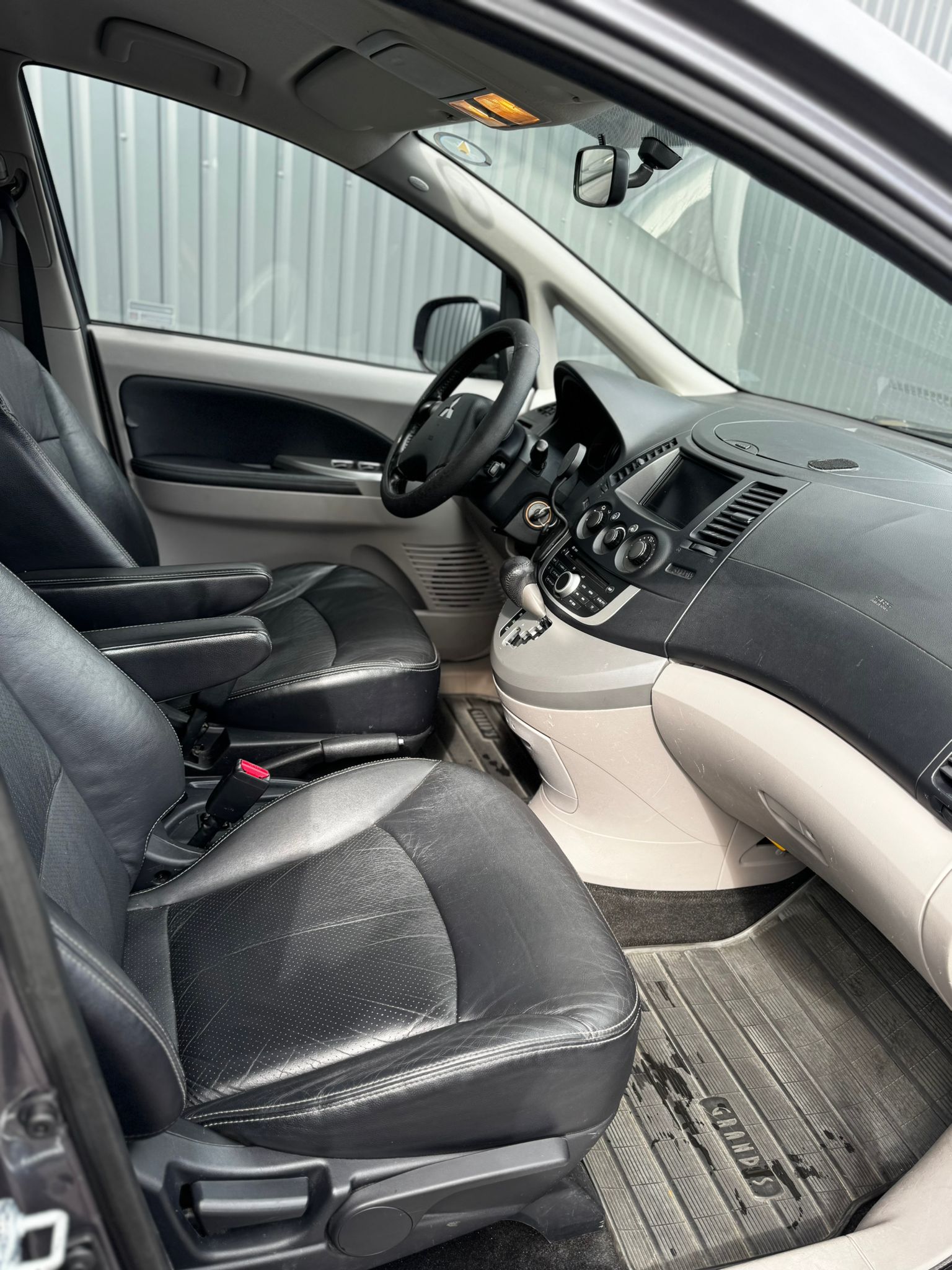 Mitsubishi Grandis 2.4 2010, bild 7/8