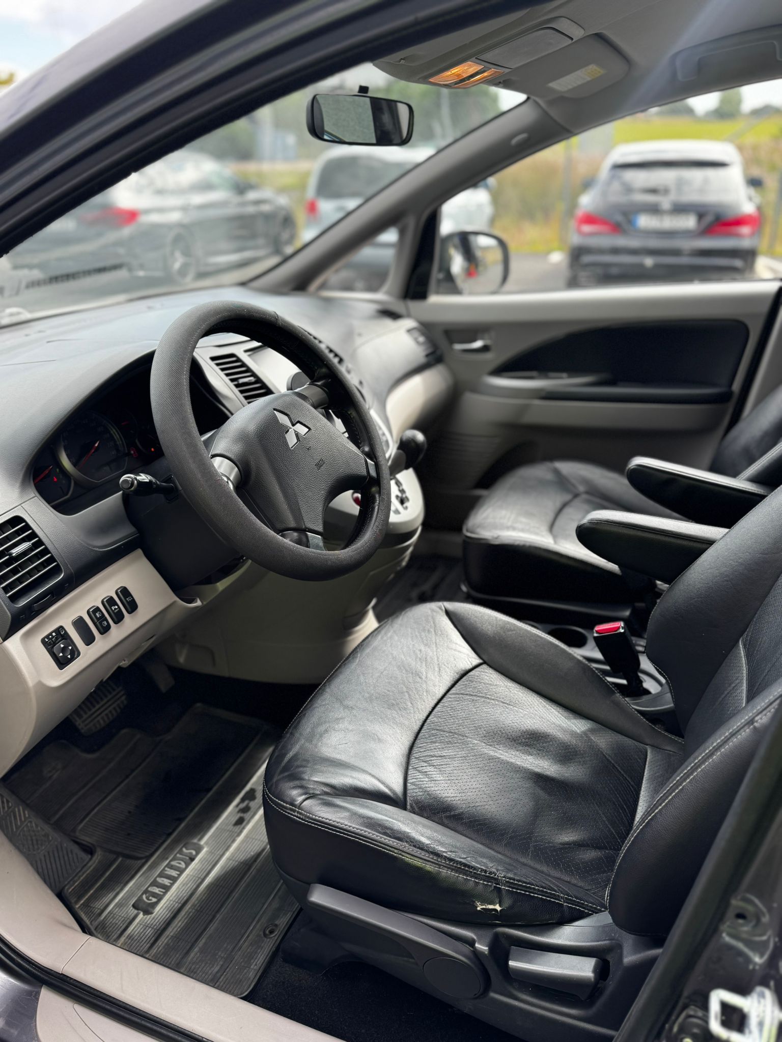 Mitsubishi Grandis 2.4 2010, bild 3/8