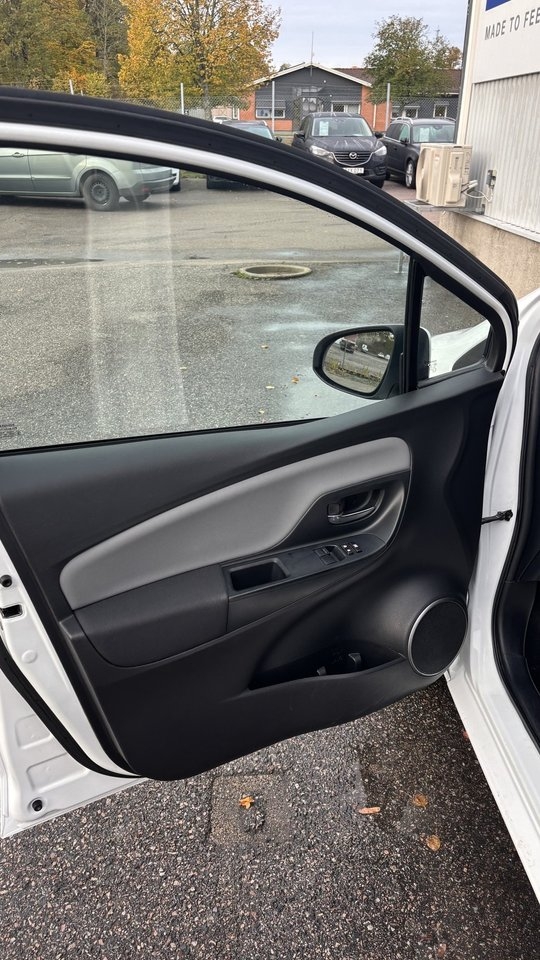 Toyota Yaris 1.33 Active 2015, bild 3/10