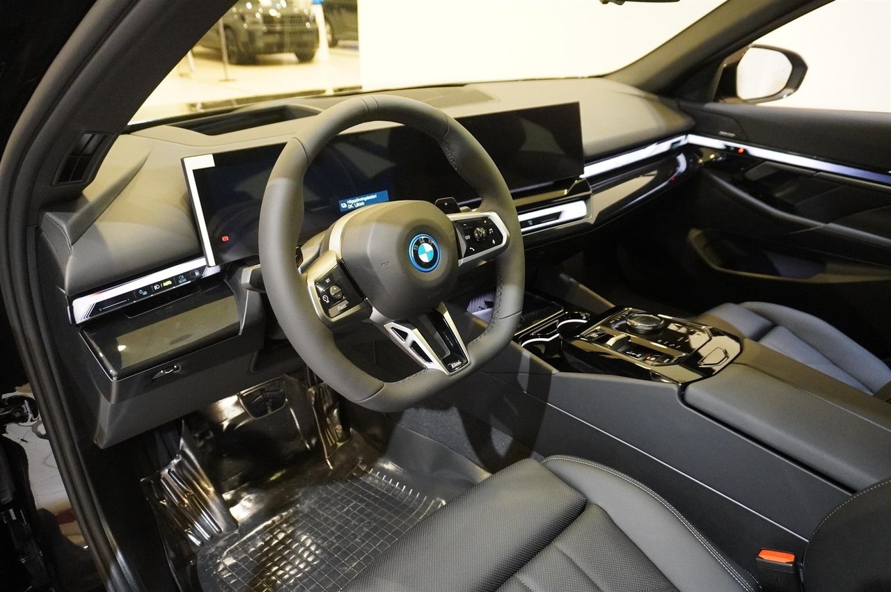 BMW 530e M Sport 2027, bild 2/10