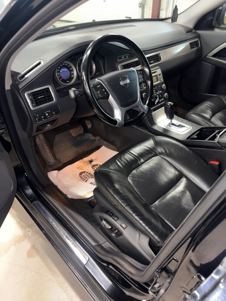 Volvo V70 D5 Summum 2010, bild 2/10