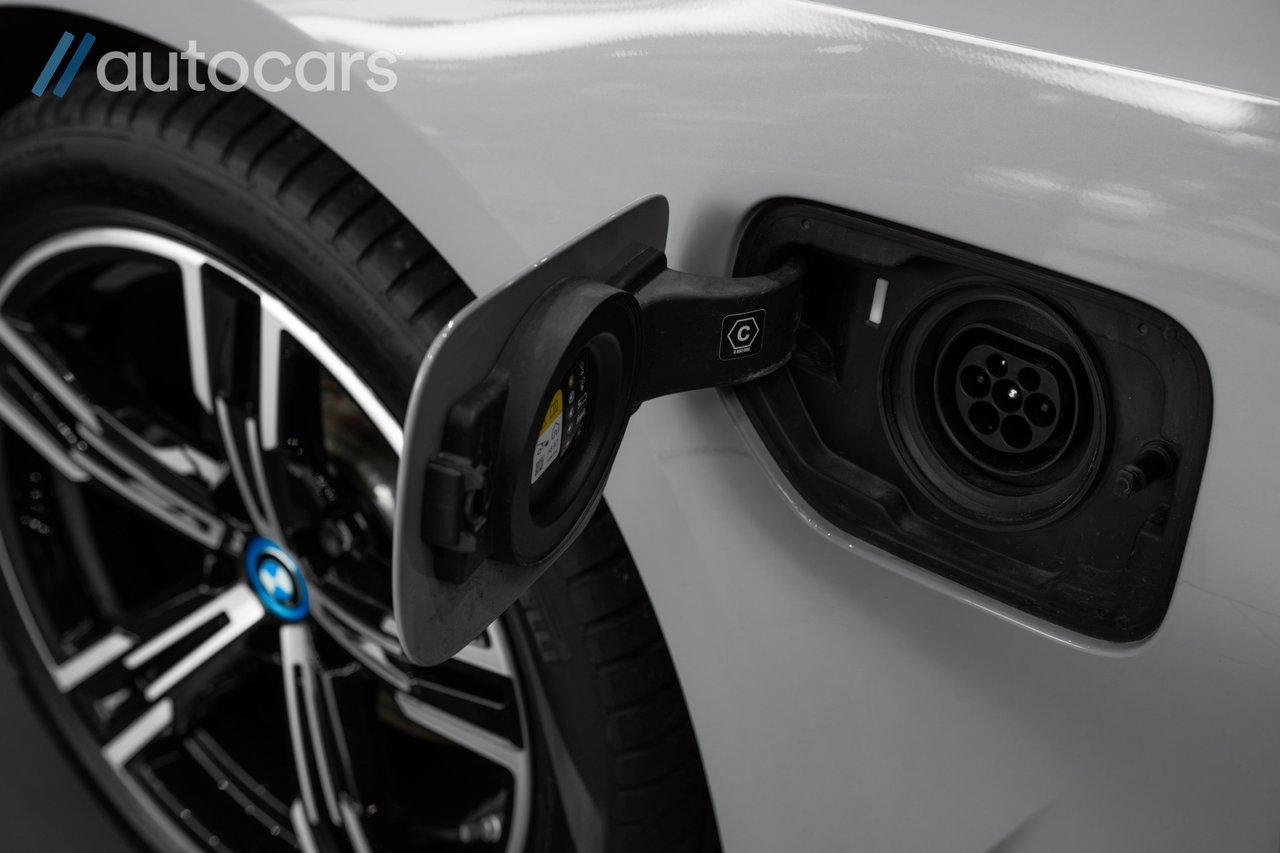 BMW 330e M Sport 2023, kuva 9/10