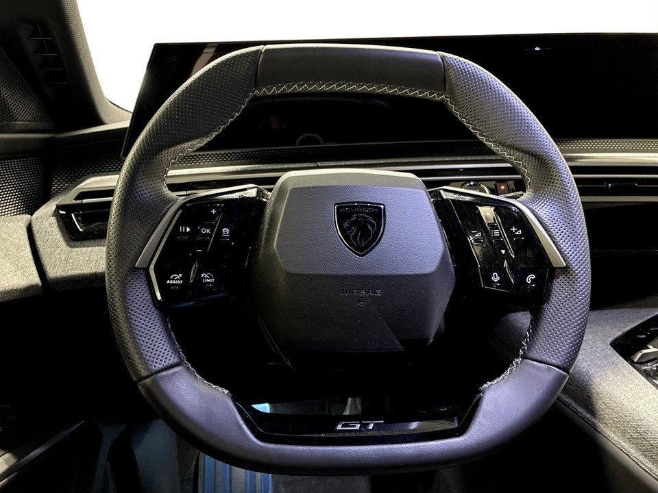 Peugeot 5008 1.2 Hybrid 145 GT 2025, photo 7/10