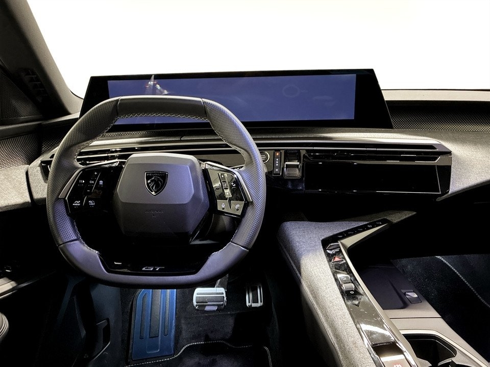 Peugeot 5008 1.2 Hybrid 145 GT 2025, photo 6/10