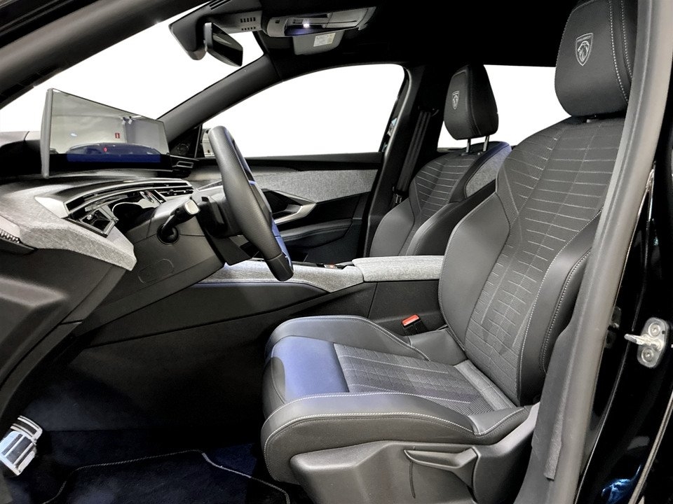 Peugeot 5008 1.2 Hybrid 145 GT 2025, photo 4/10