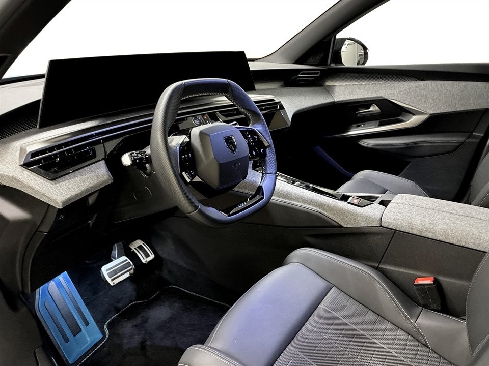 Peugeot 5008 1.2 Hybrid 145 GT 2025, photo 5/10