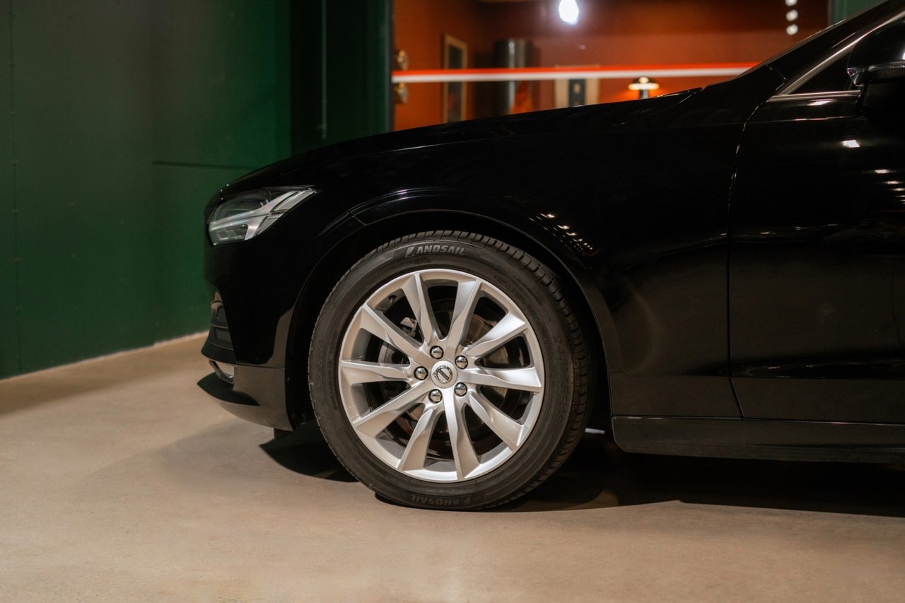 Volvo V90 D4 Momentum Advanced 2019, bild 7/10