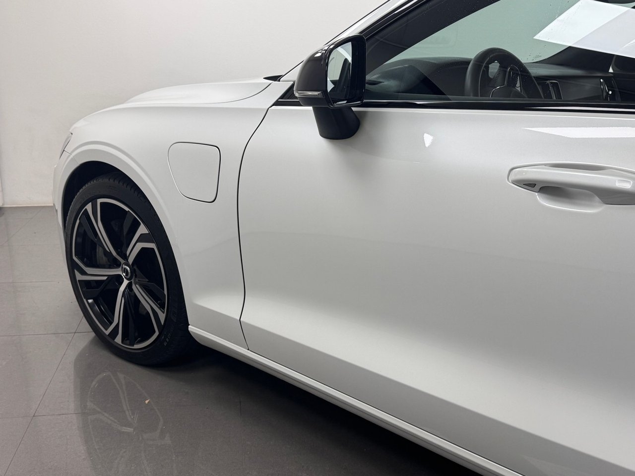Volvo V60 T6 R Design Plus Dark Edition 2023, bild 4/10