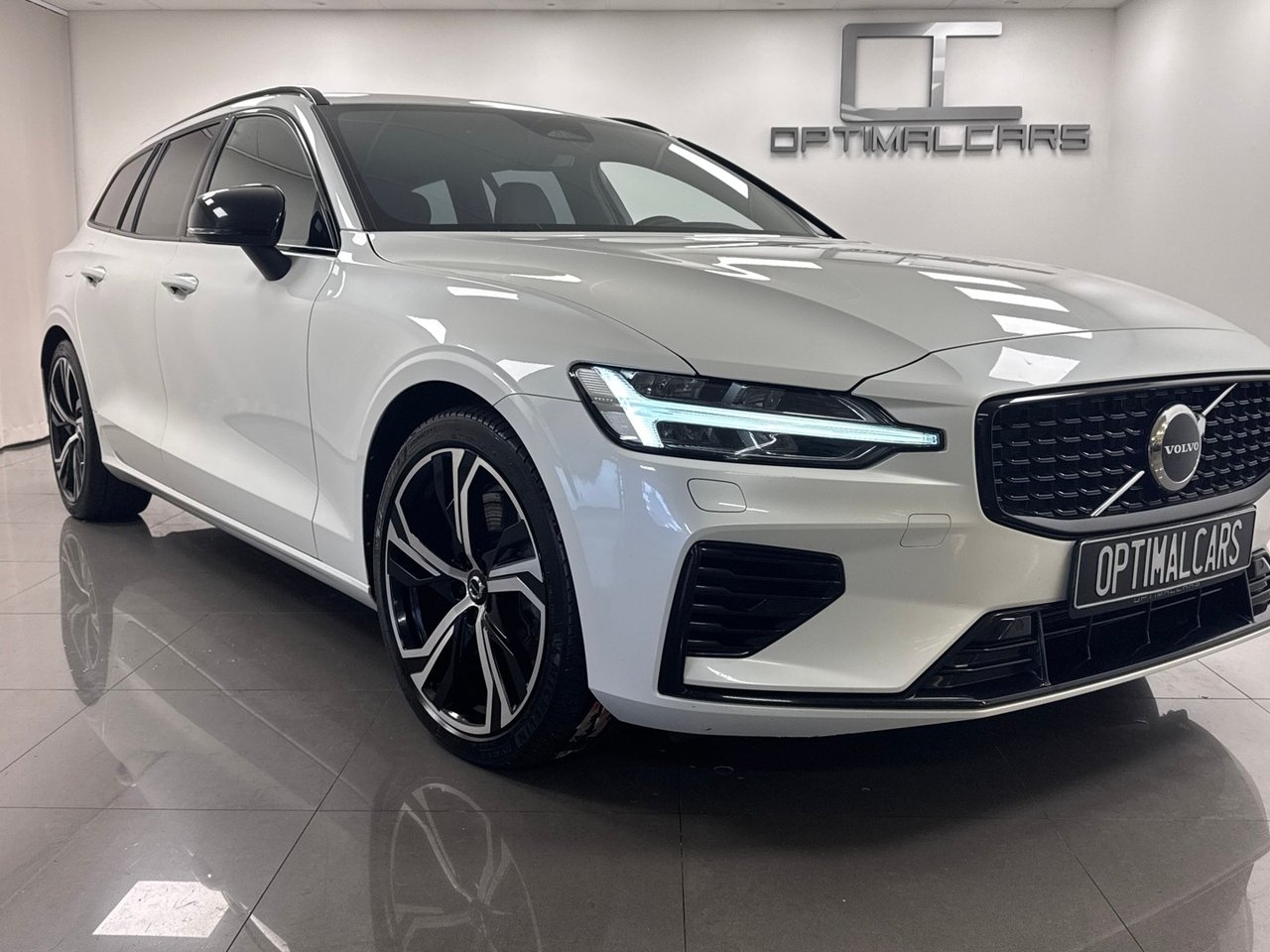 Volvo V60 T6 R Design Plus Dark Edition 2023, bild 2/10