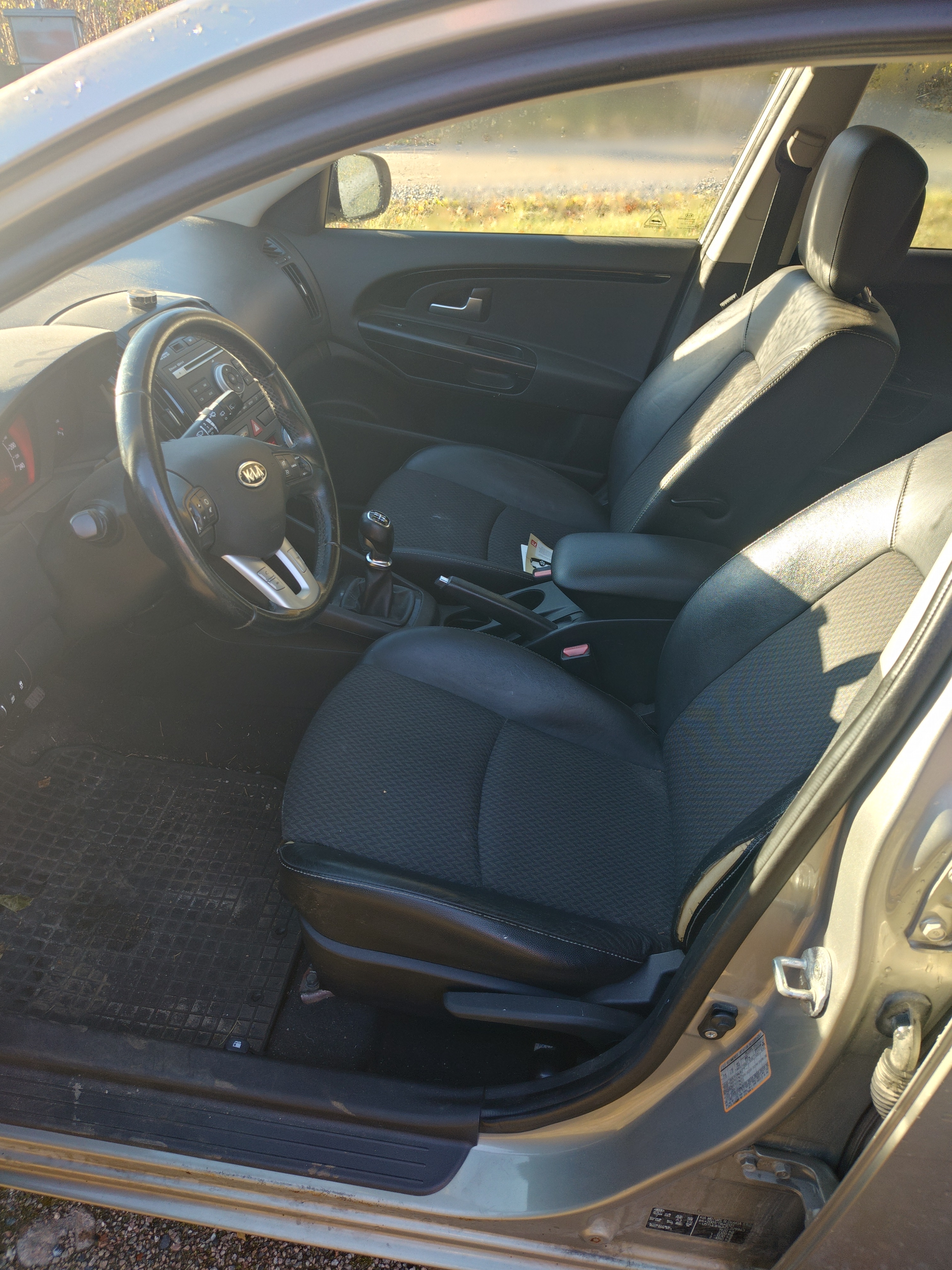 Kia Ceed 1.6 CRDi 128 2012, bild 6/7