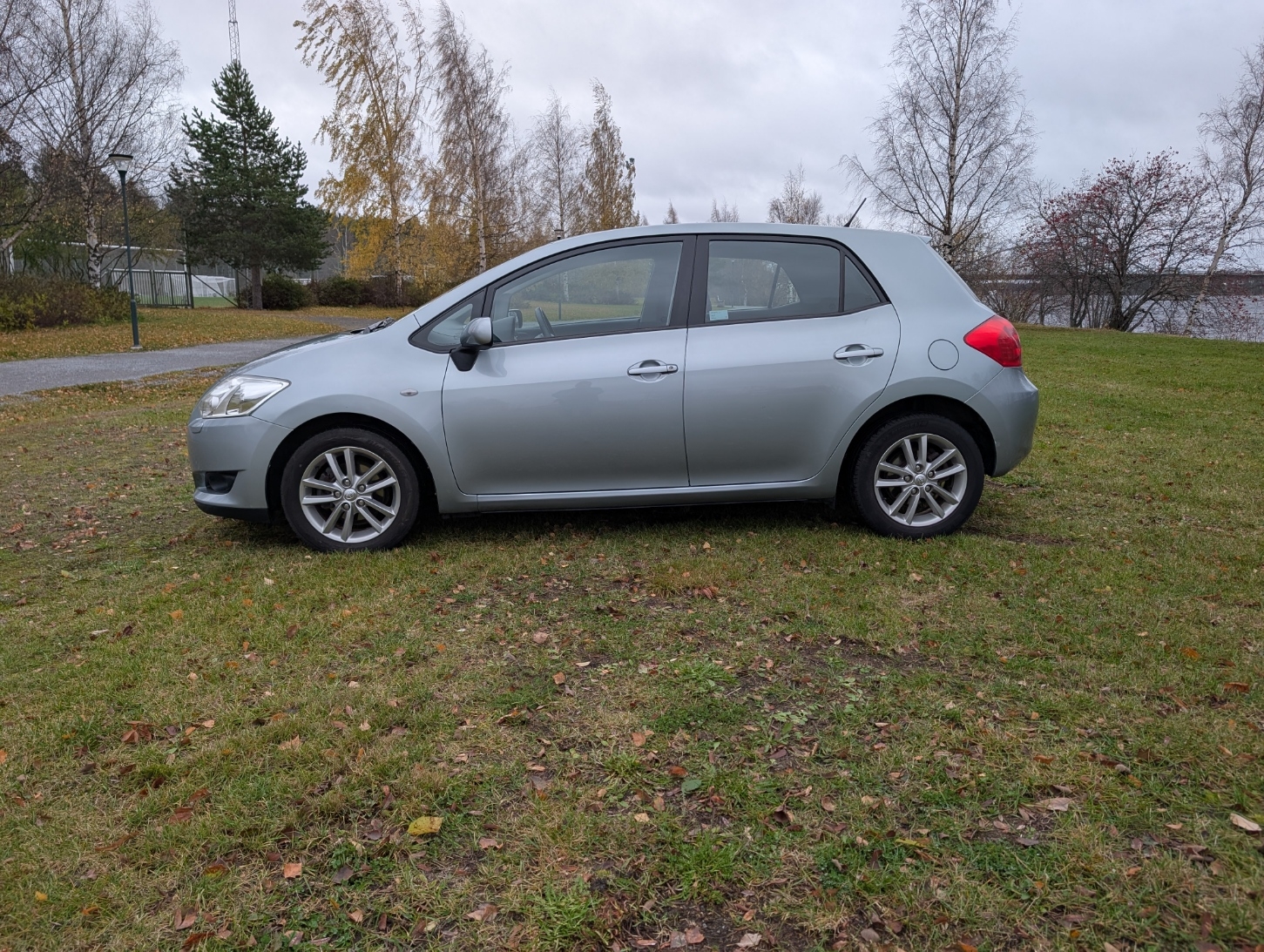Toyota Auris 1.6 2010, bild 2/9