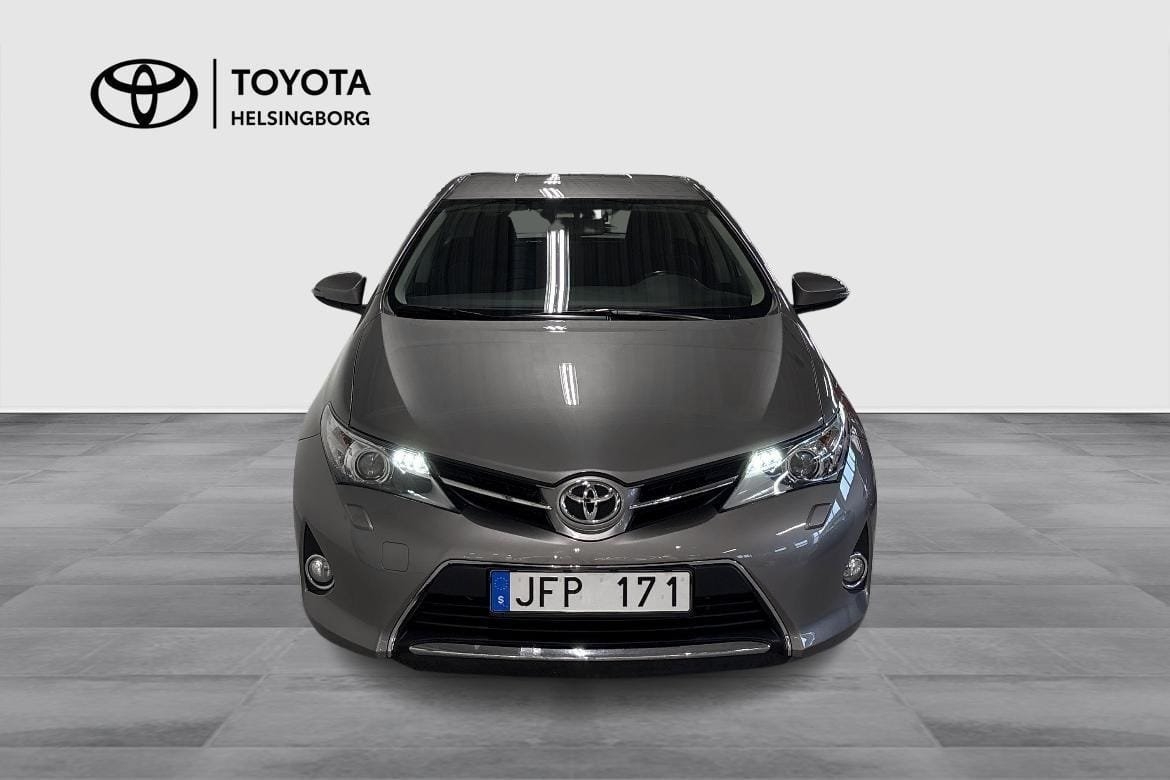 Toyota Auris 1.6 2013, photo 2/10