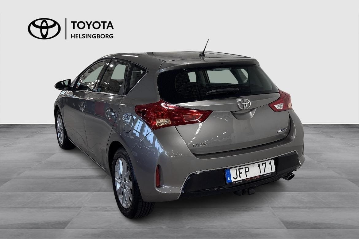 Toyota Auris 1.6 2013, photo 6/10